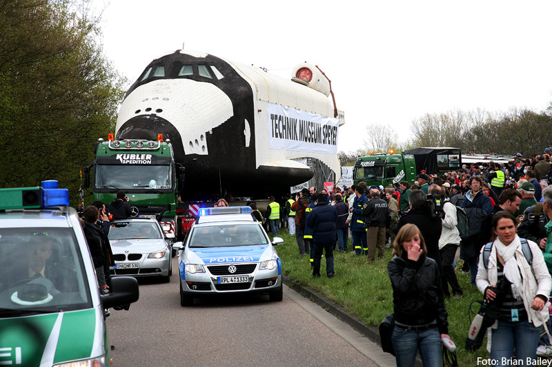 Die Buran in Speyer auf dem Weg ins neue Zuhause