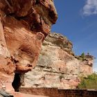 Die Burg Altdahn liegt im südlichen Pfälzerwald auf 337mü.NN,...