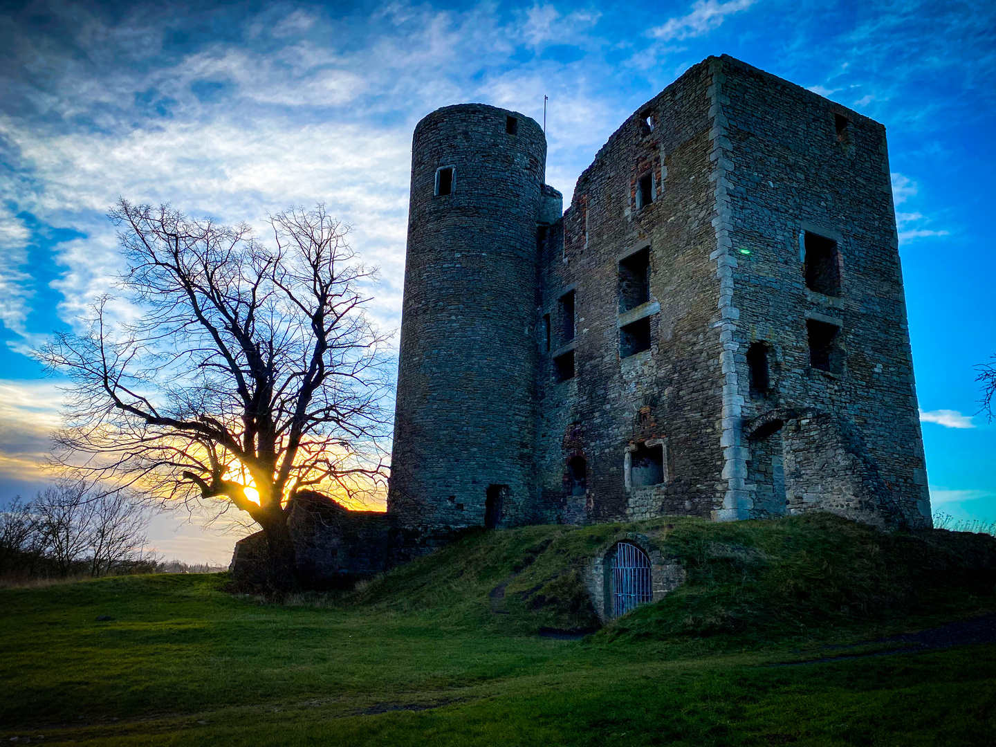 Die Burg Arnstein im Morgen ,,Blau"