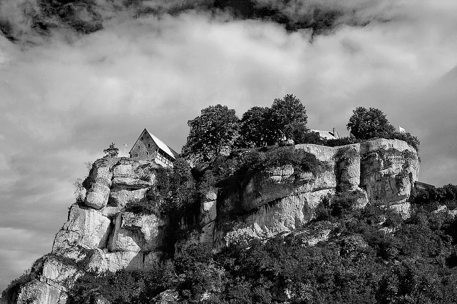 Die Burg auf dem Felsen