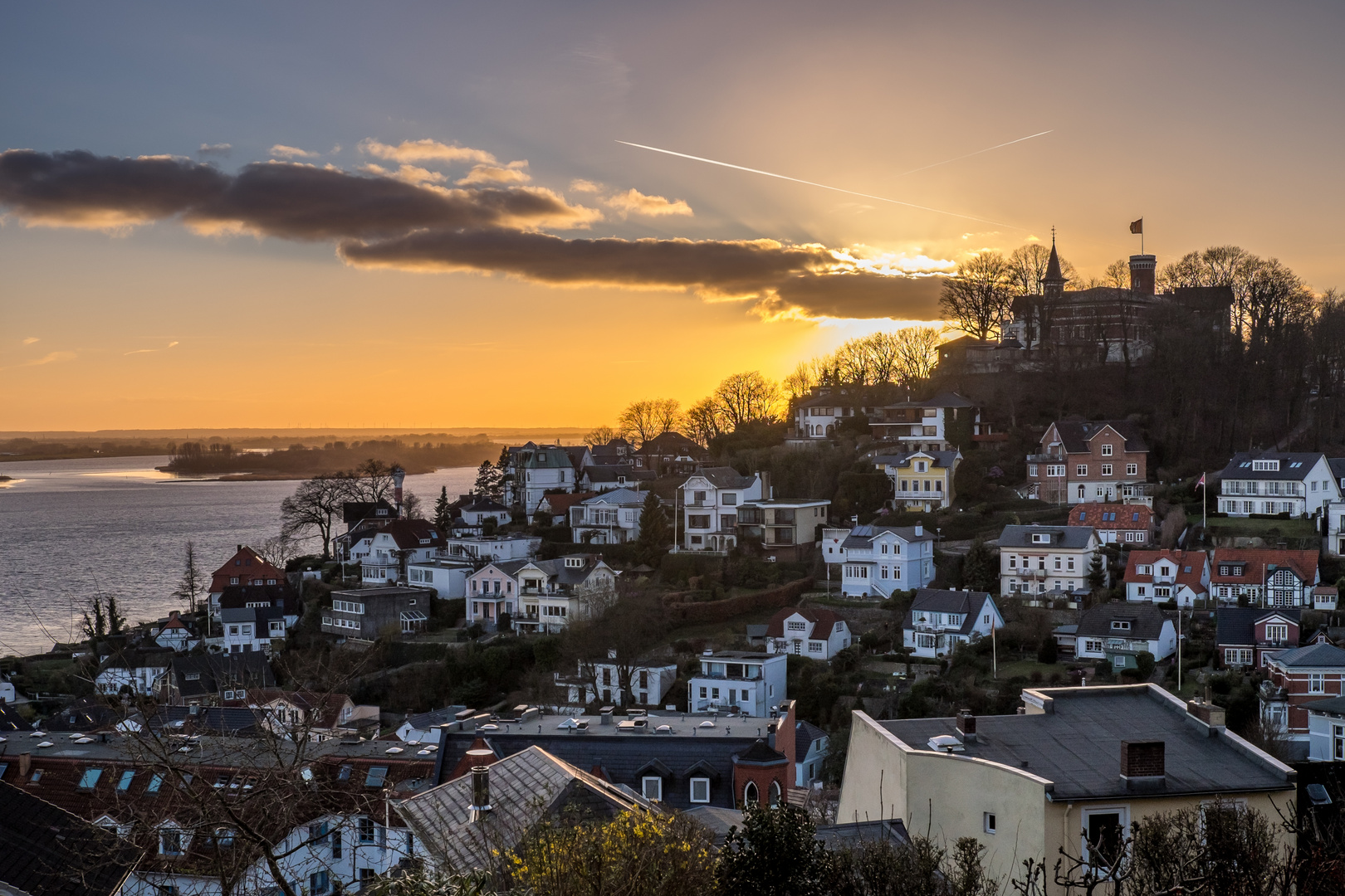 Die Burg auf dem Süllberg in Hamburg-Blankenese