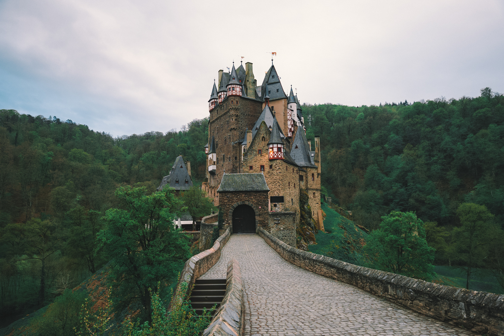 Die Burg Eltz abends 