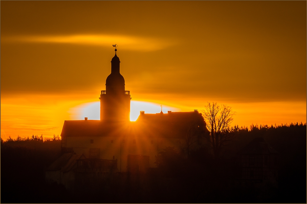 Die Burg Falkenstein zum Sonnenaufgang