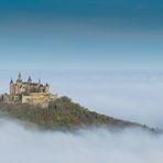Die Burg Hohenzollern über dem Nebelmeer