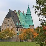 "Die Burg" im Herbst - ehemalige Fabrikantenvilla in Ohrdruf