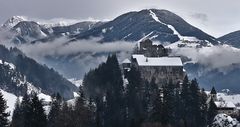 Die Burg in den Bergen