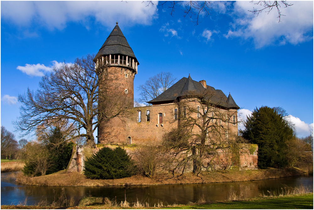 Die Burg Linn im Sonnenlicht