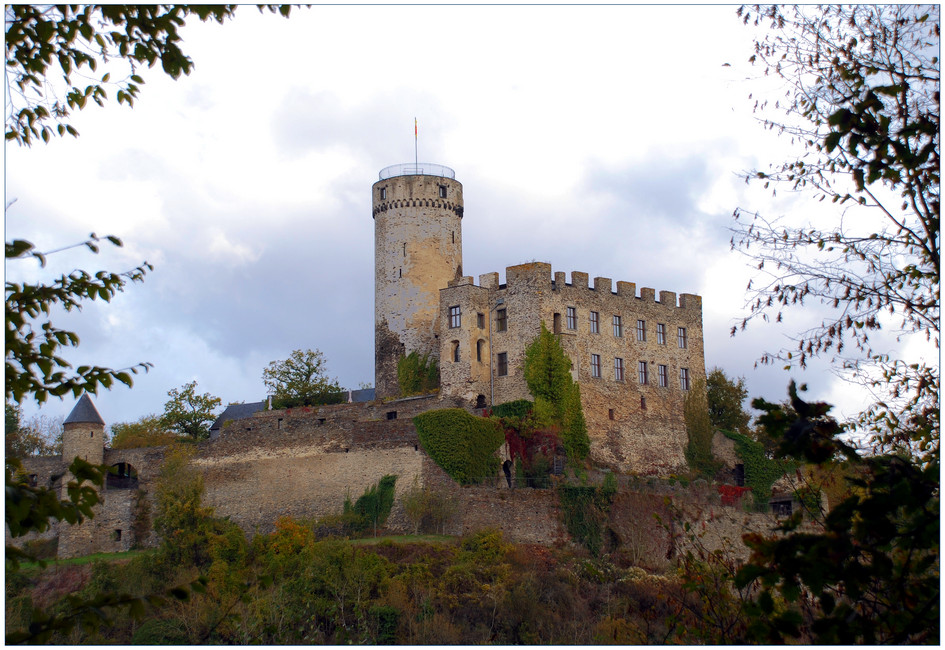 Die Burg Pyrmont ...