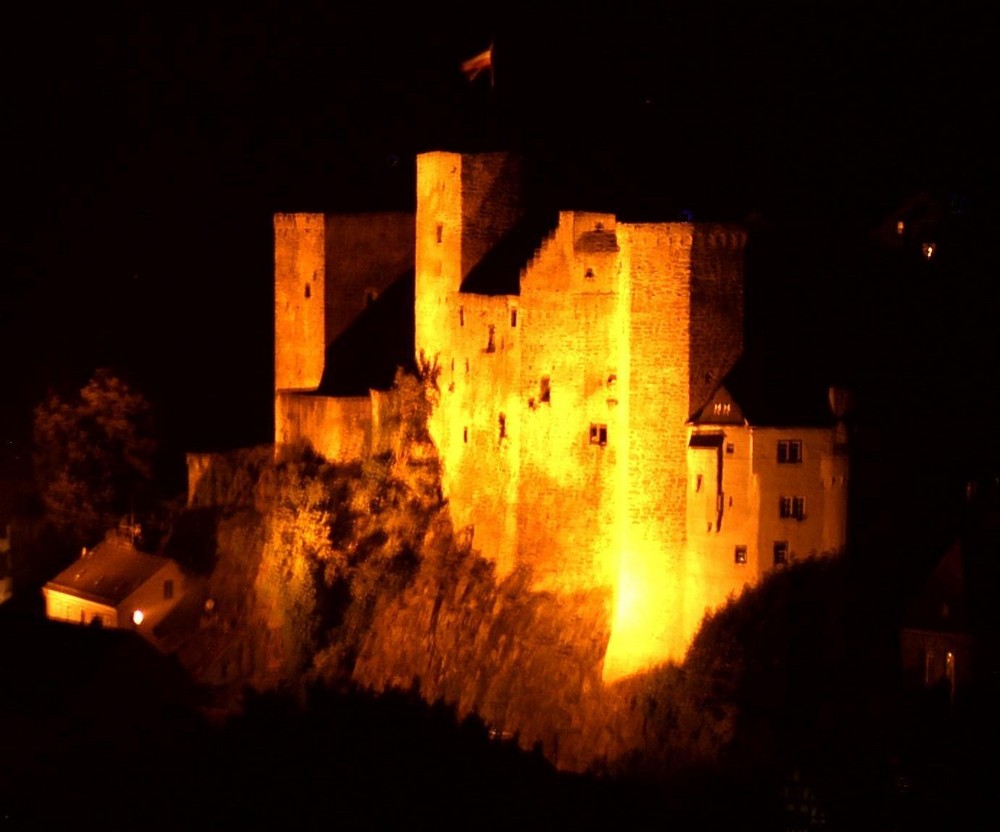 Die Burg Runkel nachts (1)