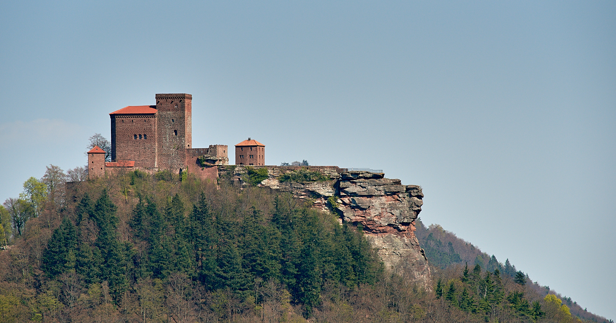 Die Burg Trifels ist eine Felsenburg im südlichen Pfälzerwald (Rheinland-Pfalz)...