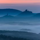 Die Burg über dem Nebel