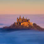 Die Burg über dem Nebelmeer