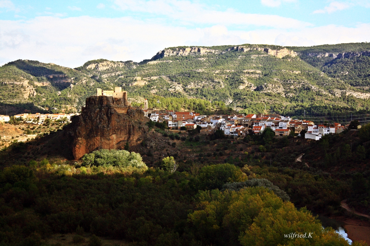 Die Burg von Cofrentes / El Castillo de Cofrentes / The Castle of Cofrentes