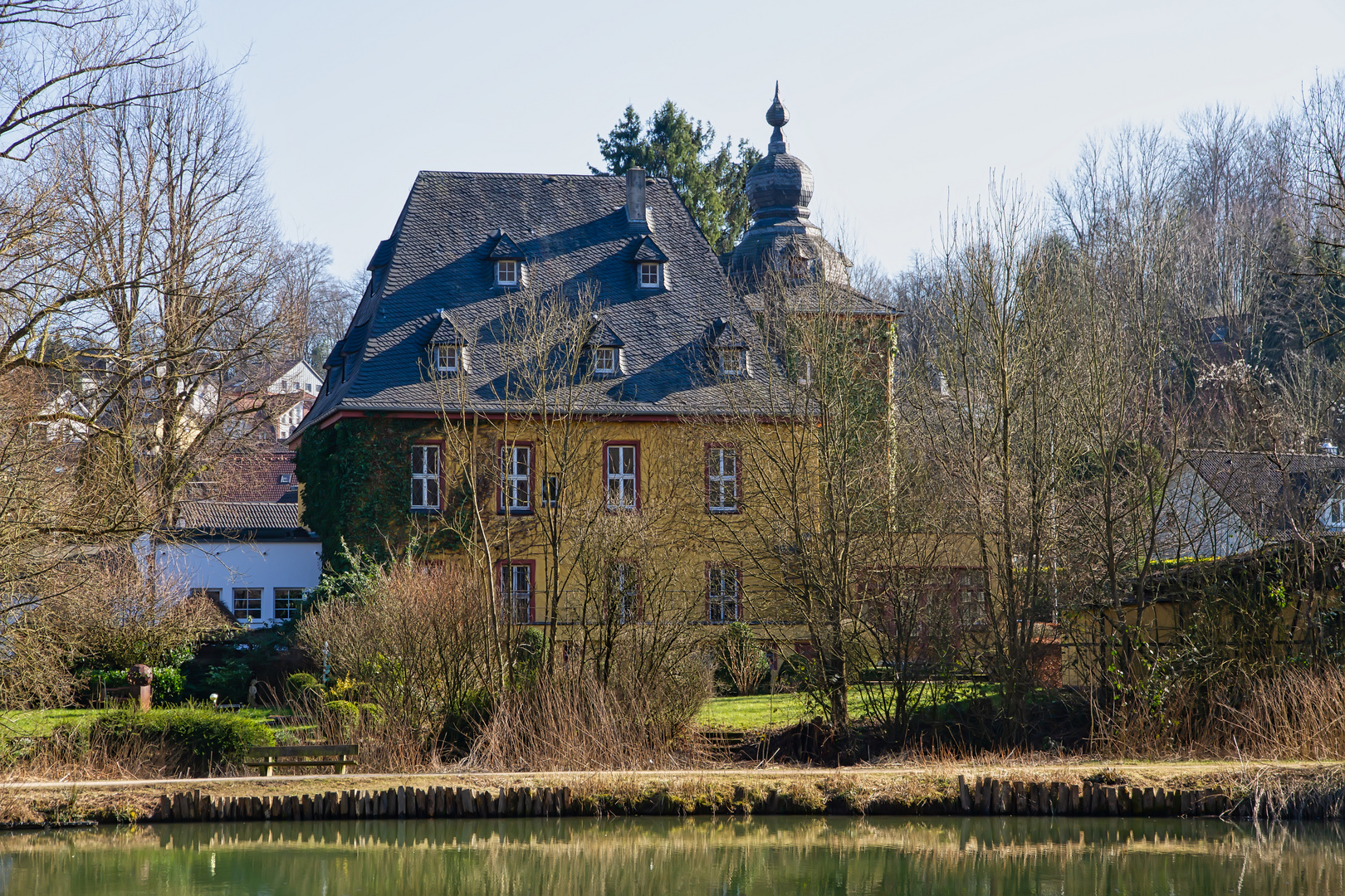 Die Burg Zweiffel in Herrenstrunden