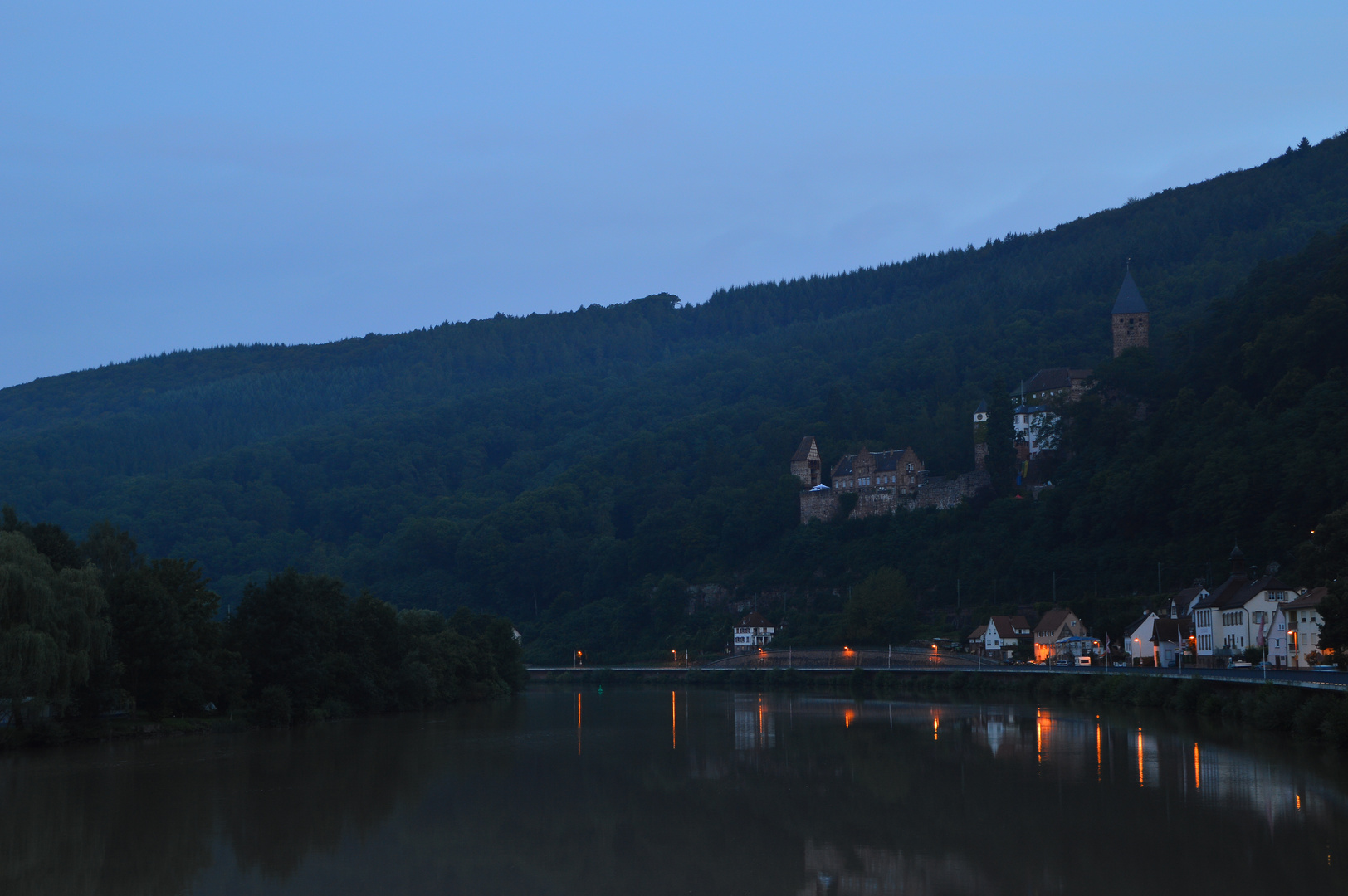 Die Burg Zwingenberg (Zwingenburg) am Neckar