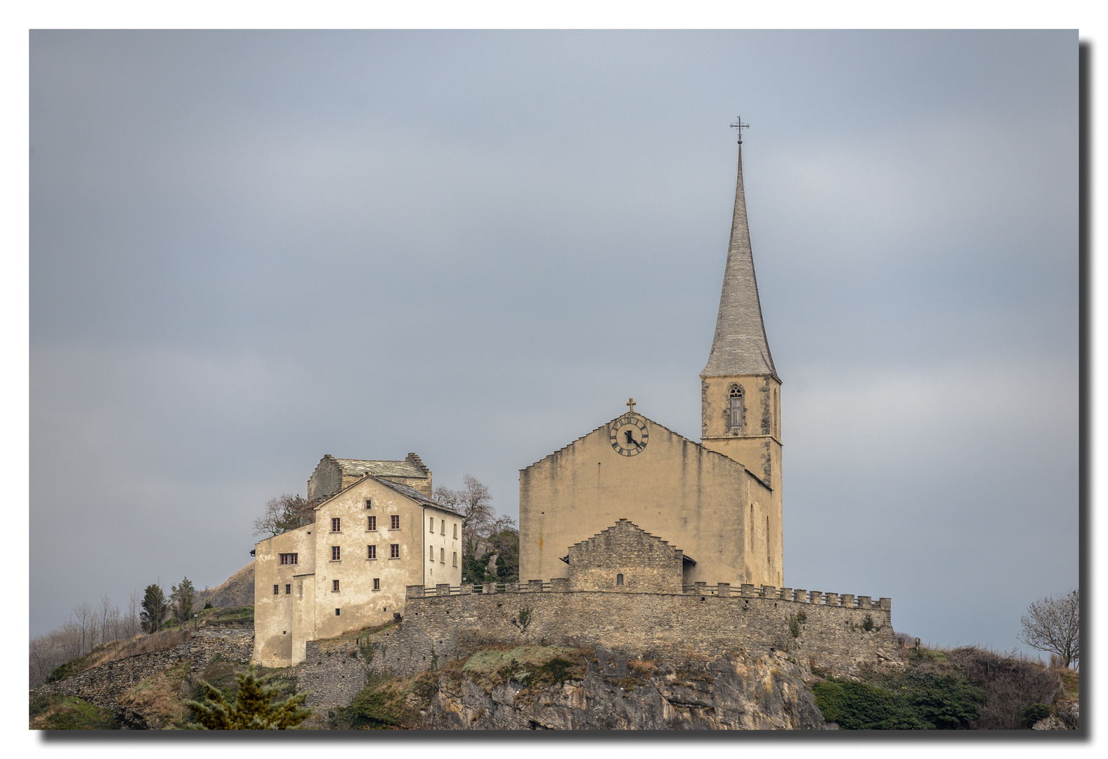 Die Burgkirche von Raron (24.01.2015)