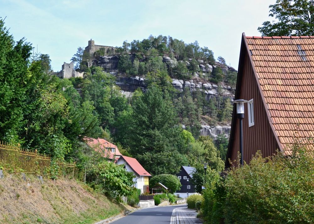 Die Burgruine auf dem Berg Oybin…