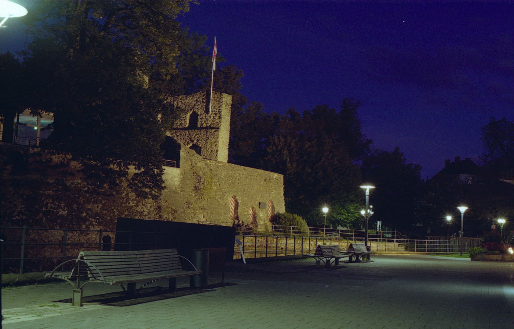 Die Burgruine nach dem Sonnenuntergang