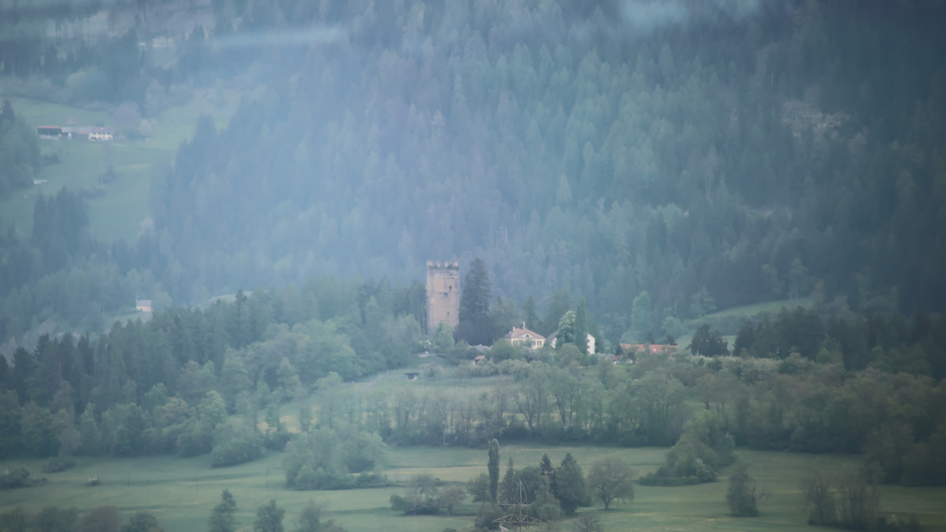 Die Burgruine von Neu-Süns auch Canova genannt