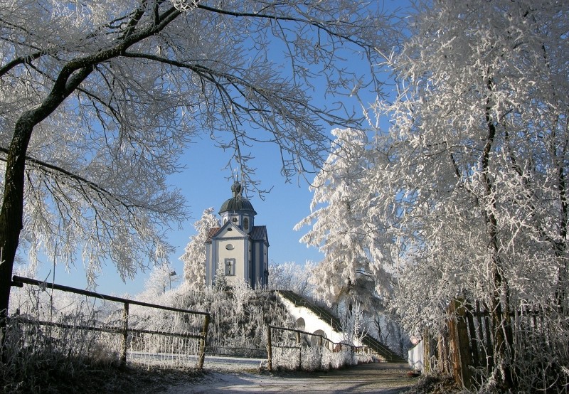 Die Burgstallkapelle im Raureif