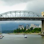 Die Burrard Street Bridge in Vancouver