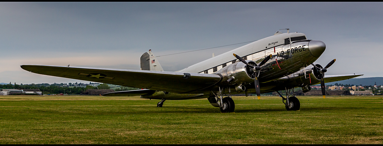 Die C-47A N47E  -  " Miss Virginia "  ...