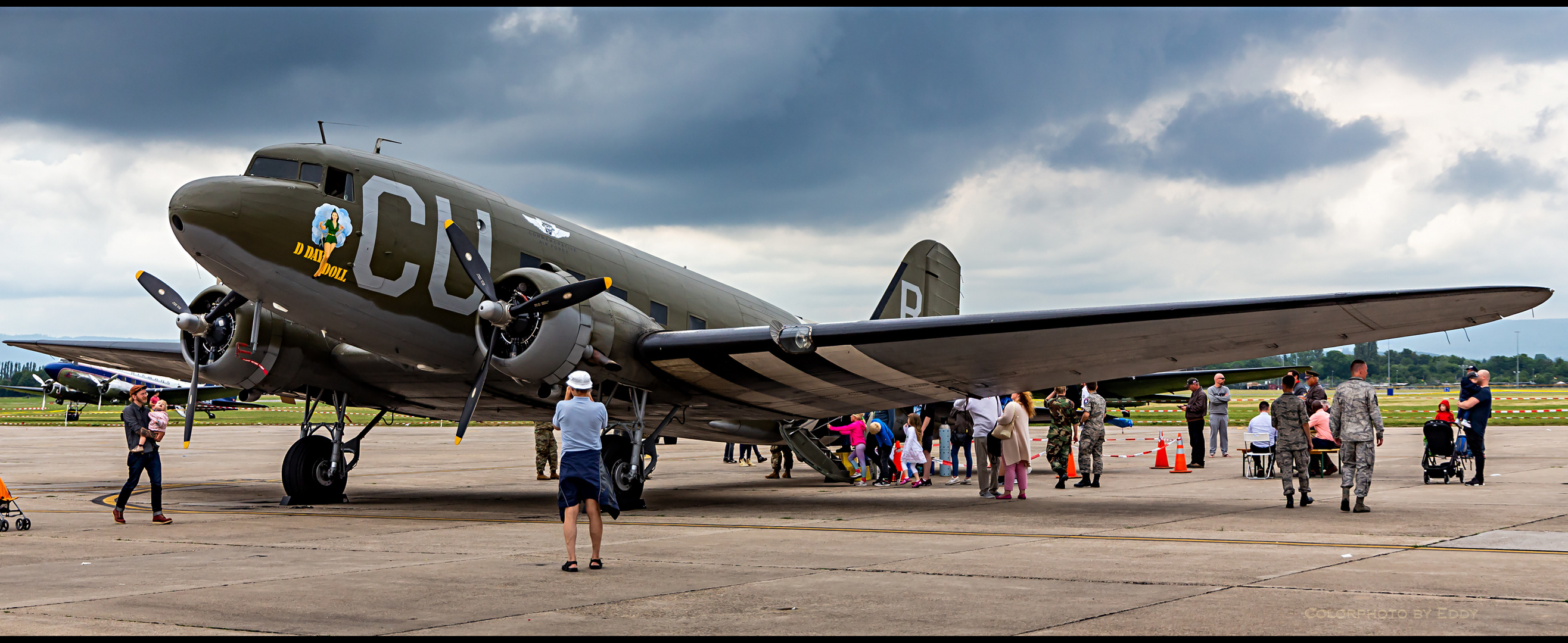 Die C-53D N45366  -  " D-Day Doll "  ...