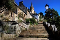 Die ca. 140 Stufen zur Kirche von Brélévenez - Lannion