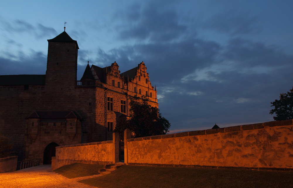 Die Cadolzburg am Abend