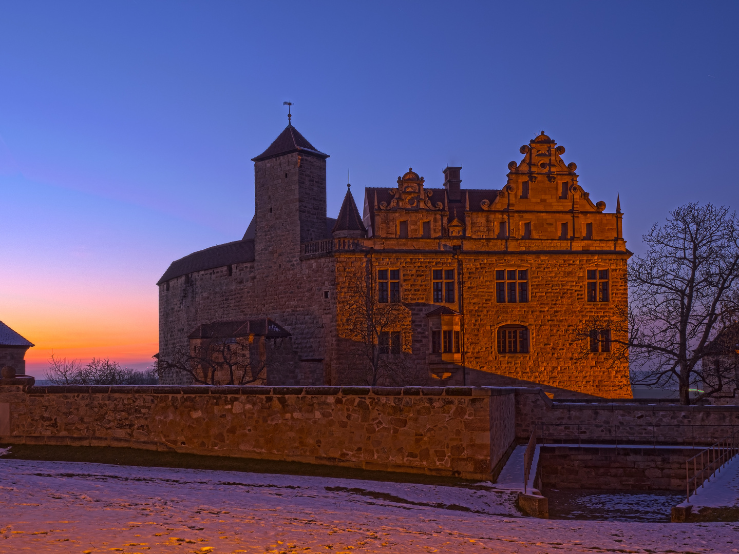 Die Cadolzburg in den Abendstunden ...