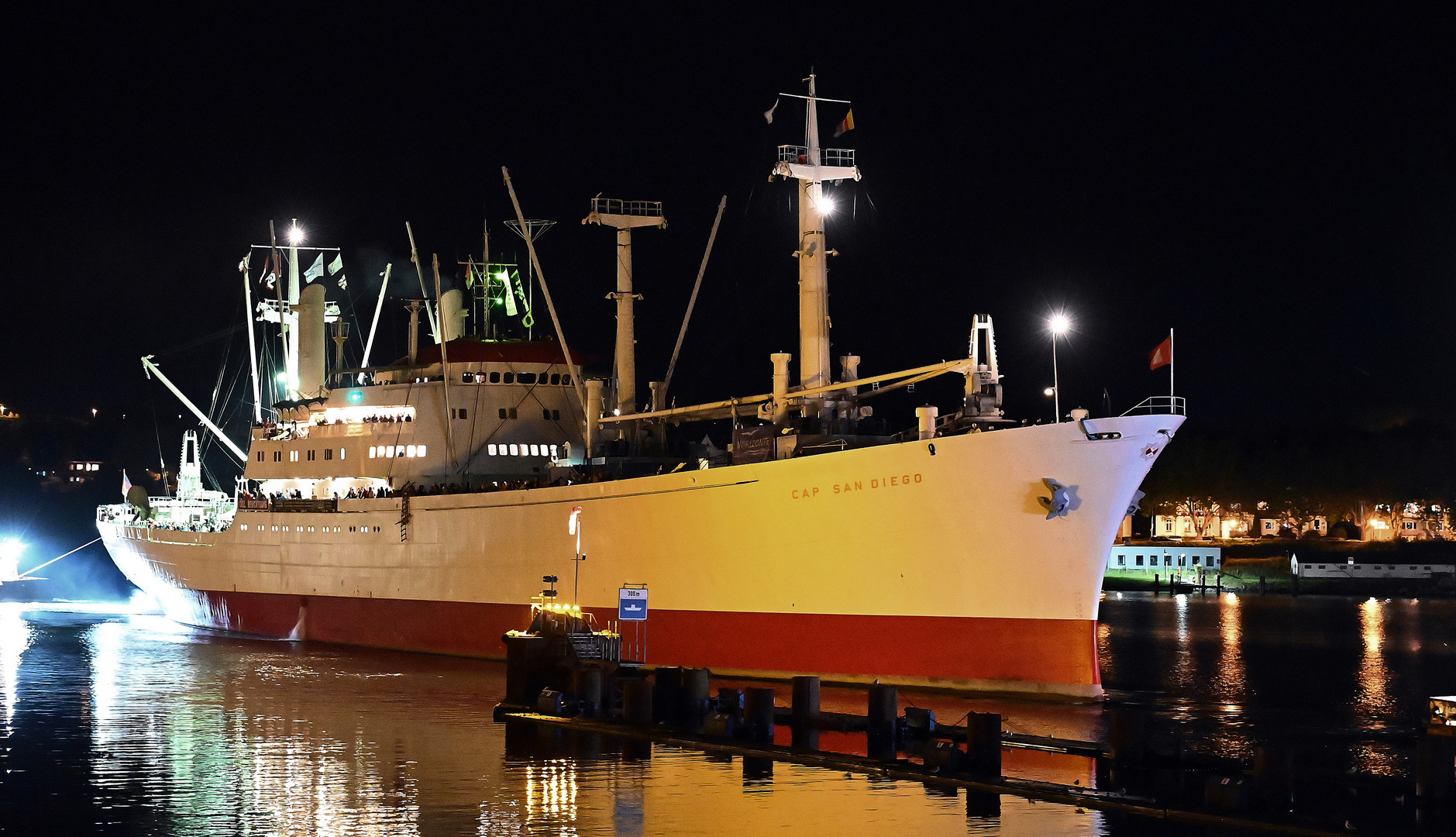 Die CAP SAN DIEGO am 17.09.23  vor der Schleuse Kiel Holtenau