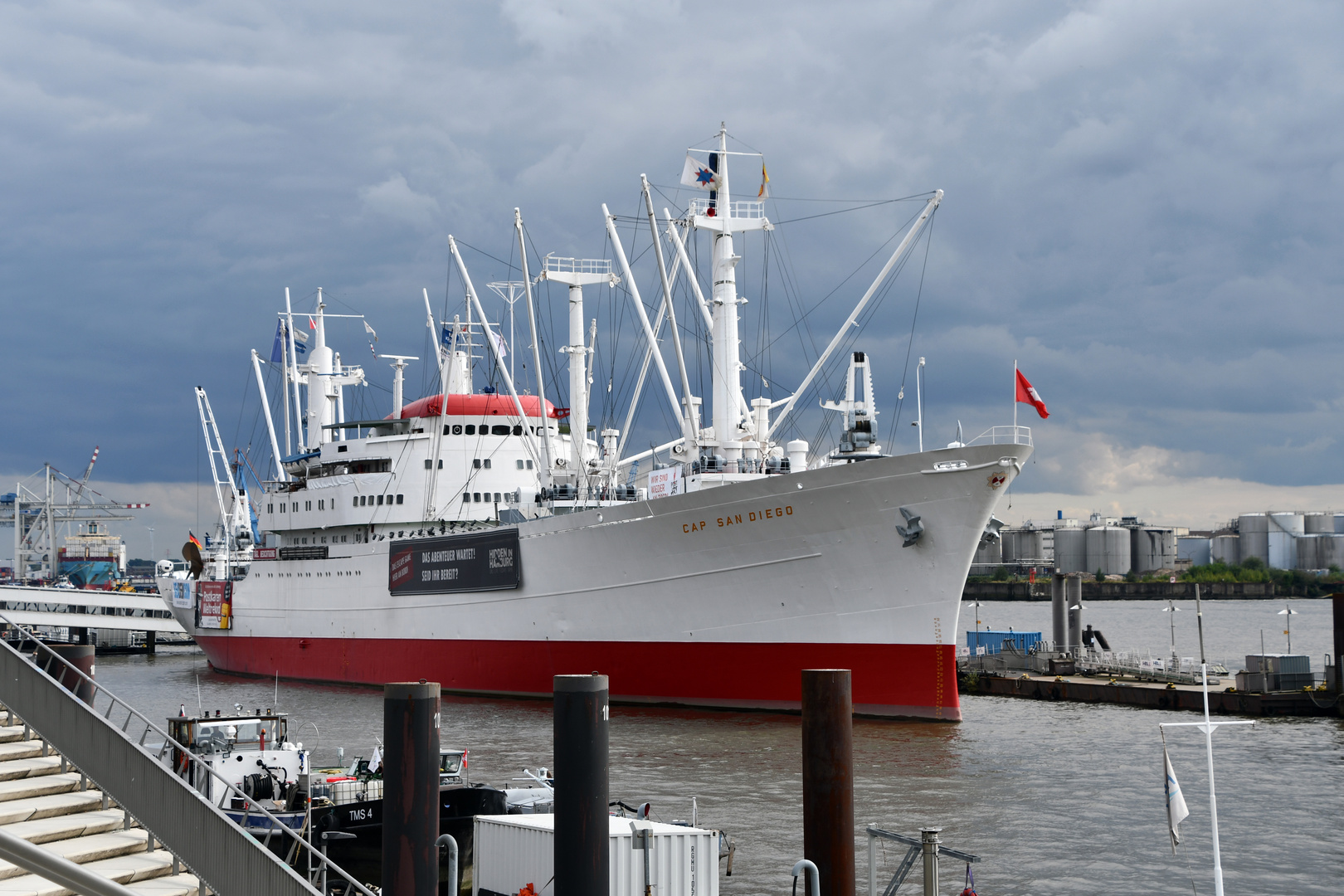 Die "Cap San Diego" im Hamburger Hafen