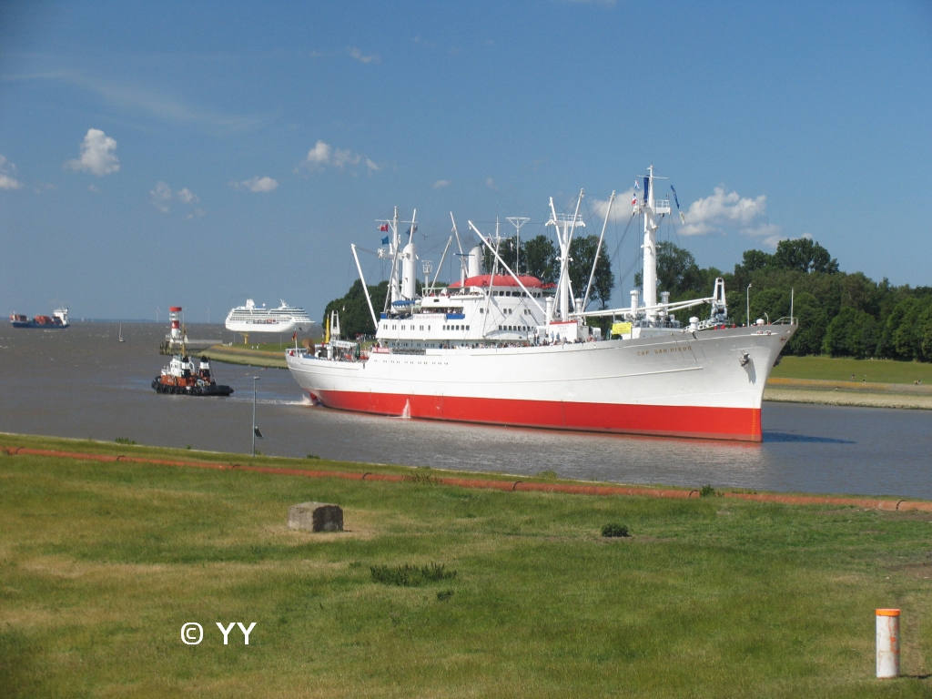 Die "Cap San Diego" vor der Schleuse Brunsbüttel, Nord-Ostsee-Kanal