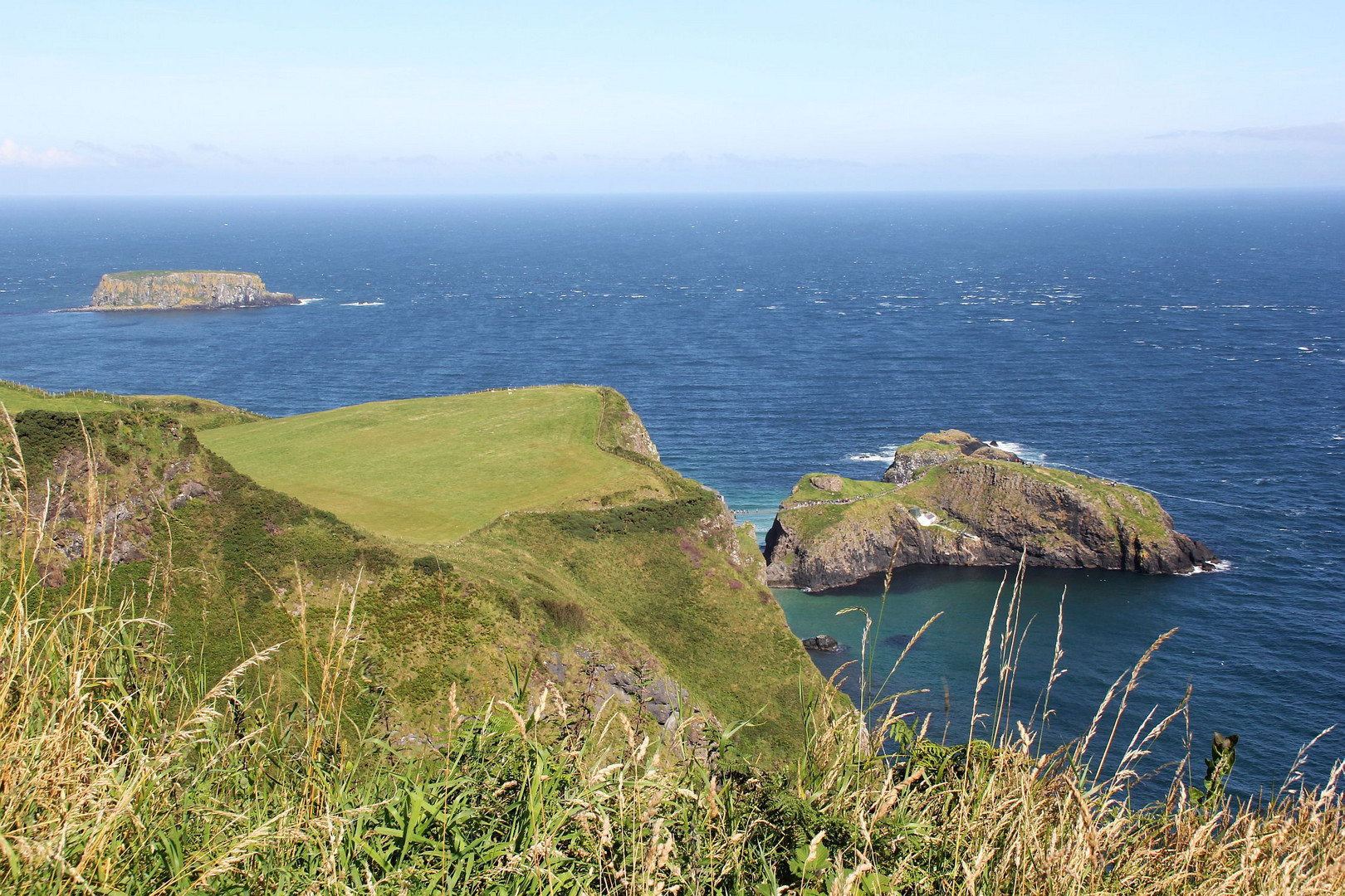 Die Carrick-a-Rede Rope Bridge...