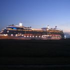 Die Celebrity Equinox am Morgen