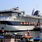 Die Celebrity Infinity im Hafen von Valparaiso