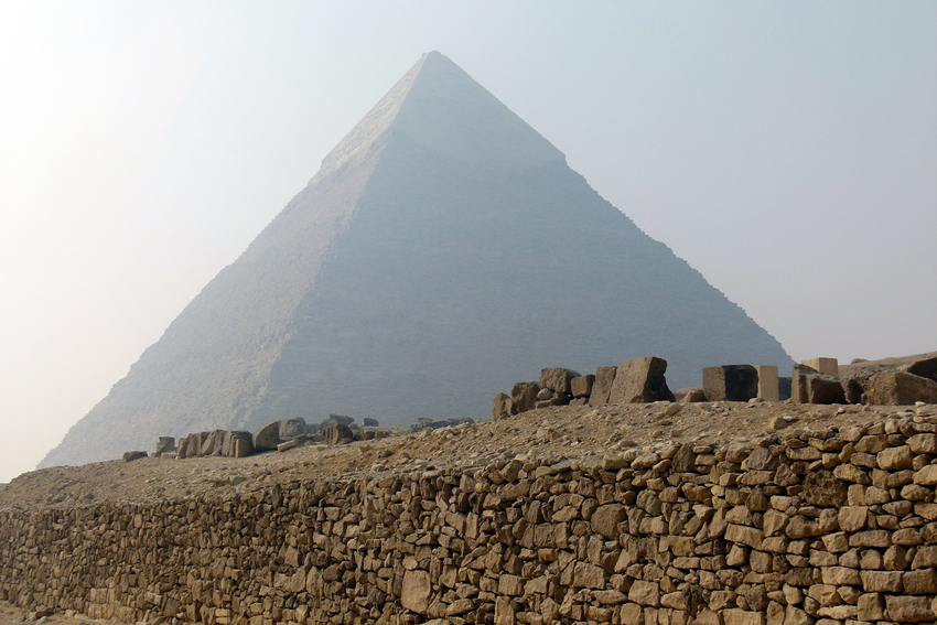 ...die Chephren Pyramide im Cairo Smog...