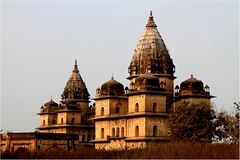 die Chhatris von Orchha am Morgen