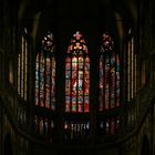 Die Chorfenster im Veitsdom in Prag