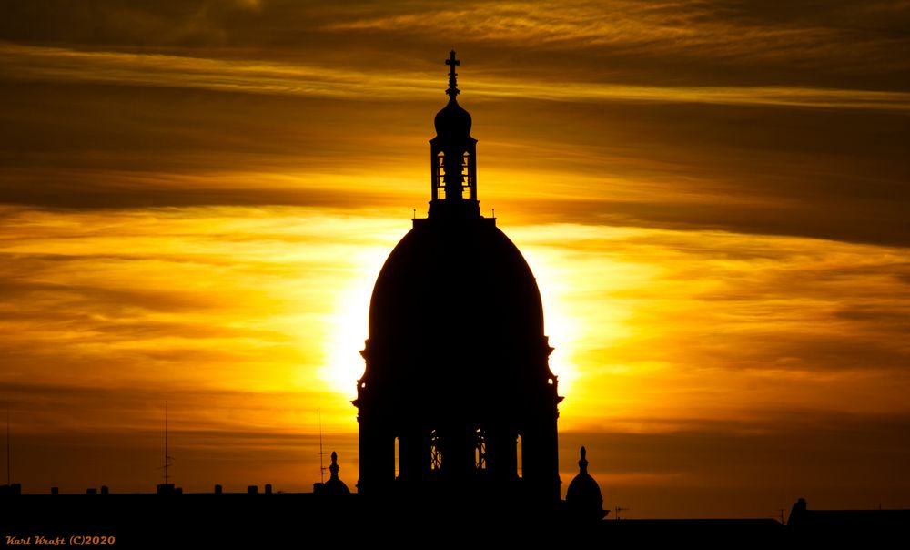 Die Christuskirche kurz vor Sonnenuntergang