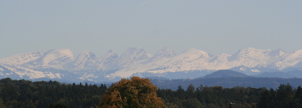 Die Churfirsten aus ca 70km entfernung. (Luftlinie)