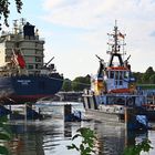 Die CONDOR BILBAO vor, in und nach der Schleuse Kiel Holtenau