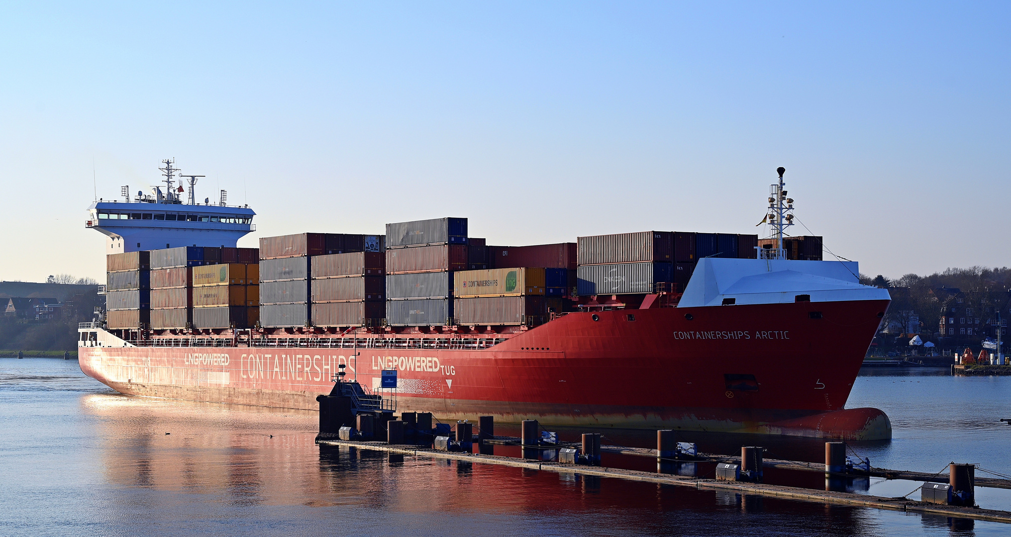 Die CONTAINERSHIPS ARCTIC vor der Schleuse Kiel Holtenau