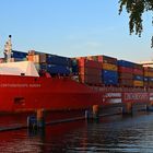 Die CONTAINERSHIPS AURORA bei der Einfahrt in die Schleuse