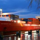 Die CONTAINERSHIPS POLAR vor der Schleuse Kiel Holtenau