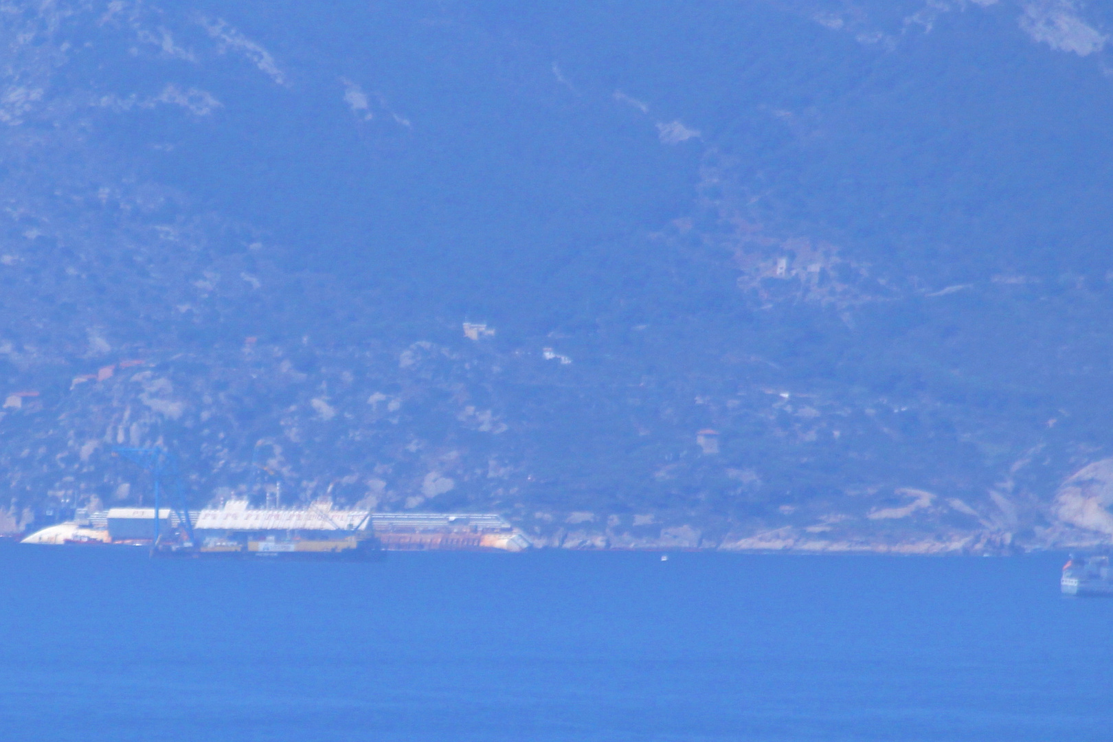 Die "Costa Concordia"  vor der Isola del Giglio