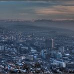 Die Dämmerung legt sich über Zürich ...