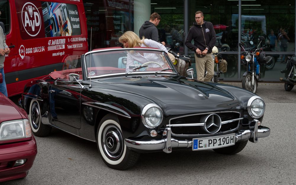 Die Dame fährt Benz