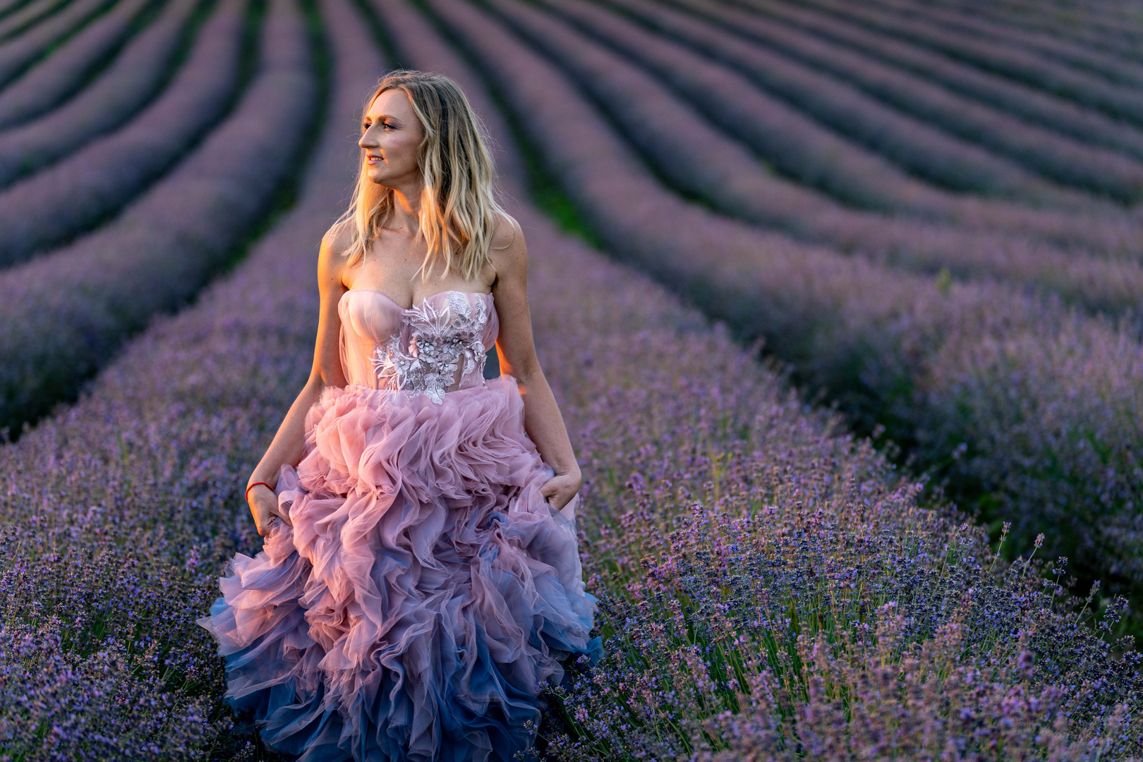 Die Dame im Lavendelfeld