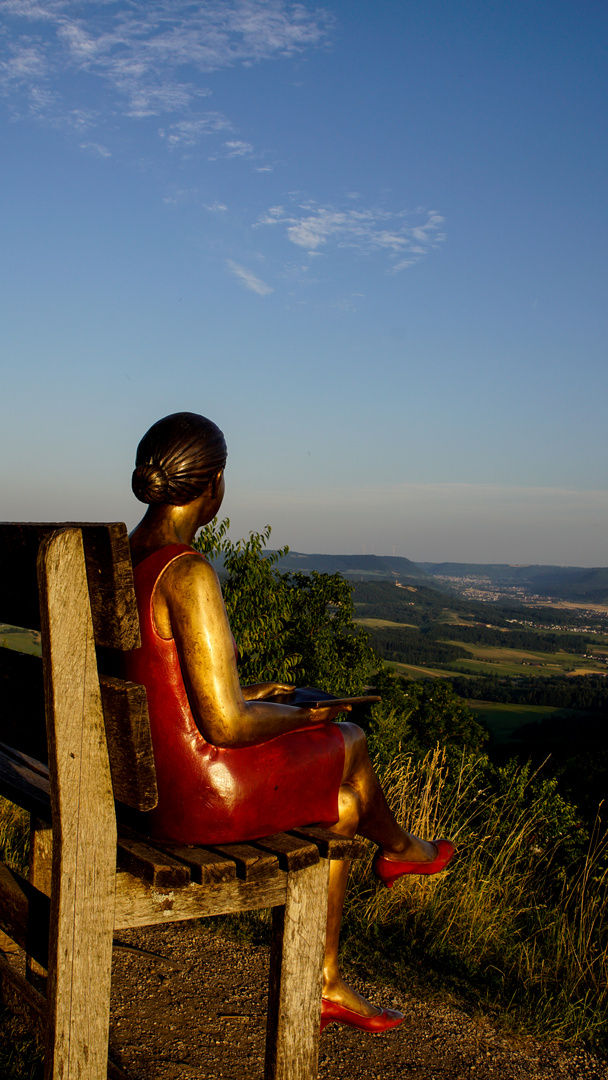 Die Dame im roten Kleid